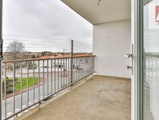 Appartement à louer 690 € 3 pièces 2 chambres 65 m² Étage 2/2 Saint Gilles-Centre Ville Saint-Gilles-Croix-de-Vie 85800