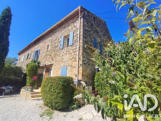 Maison à vendre 850 000 € 6 pièces 4 chambres 150 m² 2 690 m² de terrain Murs 84220