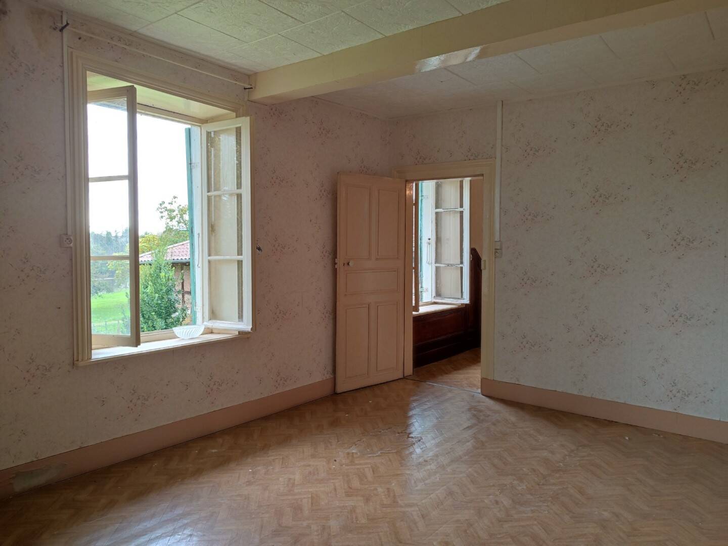 Maison à vendre, 257m², SAINT JULIEN SUR REYSSOUZE