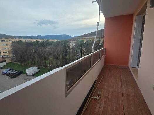 Appartement à louer 750 € 3 pièces 2 chambres 66,8 m² Étage 3/3 Brignoles 83170