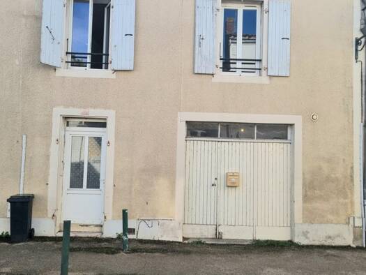 Maison de ville à vendre 99 000 € 4 pièces 2 chambres 80 m² 200 m² de terrain Saint-Jean-d'Hermine 85210