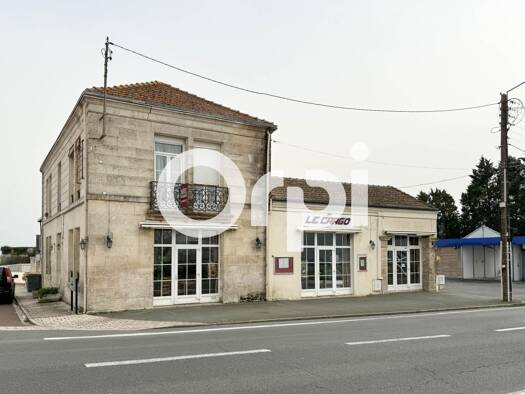 Hôtel à vendre Fonds de commerce 336 000 € 1 pièce 320 m² d'espace de restauration Centre Ville Nord Rochefort 17300