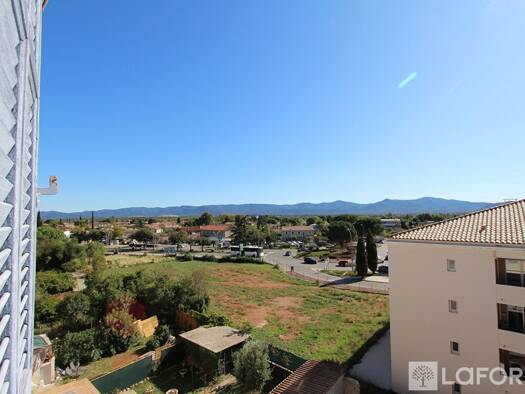 Appartement à louer 572 € 2 pièces 1 chambre 46 m² Étage 3/3 Centre Le Luc 83340