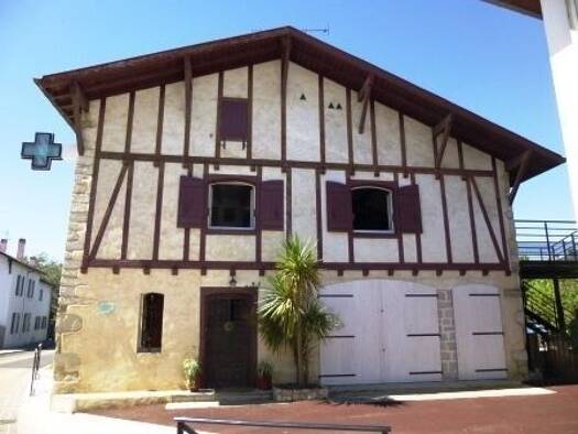 Maison à louer 1 575 € 6 pièces 5 chambres 170 m² Urcuit 64990