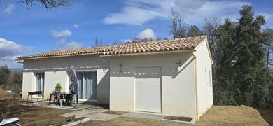 Villa à louer - Neuf 1 250 € 4 pièces 3 chambres 120 m² 500 m² de terrain Ghisonaccia 20240