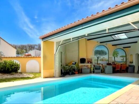 Maison à vendre 545 000 € 6 pièces 4 chambres 288 m² 2 396 m² de terrain Chantonnay 85110