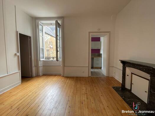 Appartement à louer 530 € 2 pièces 1 chambre 38 m² Étage 1/3 Laval 53000
