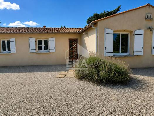 Maison de plain-pied à vendre 223 650 € 5 pièces 3 chambres 100 m² 2 118 m² de terrain Écoyeux 17770