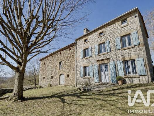 Demeure à vendre 269 000 € 7 pièces 3 chambres 270 m² 6 796 m² de terrain Saint-Jean-Lachalm 43510