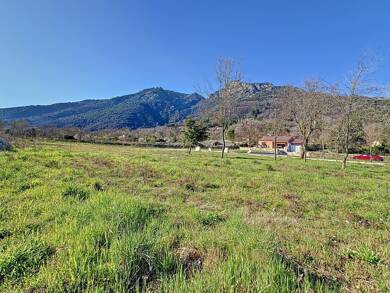 Terrain constructible viabilisé à vendre 110 000 € 711 m² de terrain Colombieres-sur-Orb 34390