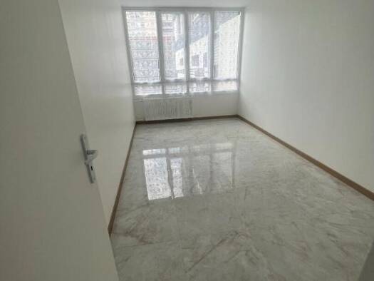 Appartement à vendre 220 000 € 3 pièces 2 chambres 73 m² RDC/18 Villette Quatre Chemin Aubervilliers 93300