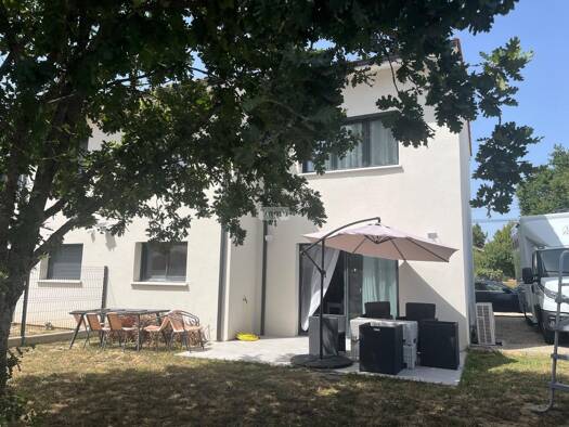 Maison à vendre 270 000 € 3 pièces 3 chambres 84 m² 419 m² de terrain La Lande-de-Fronsac 33240