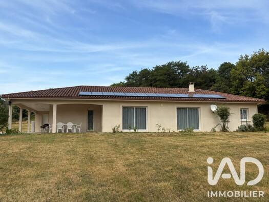 Maison de plain-pied à vendre 299 000 € 6 pièces 5 chambres 213 m² 6 021 m² de terrain Église-Neuve-d'Issac 24400