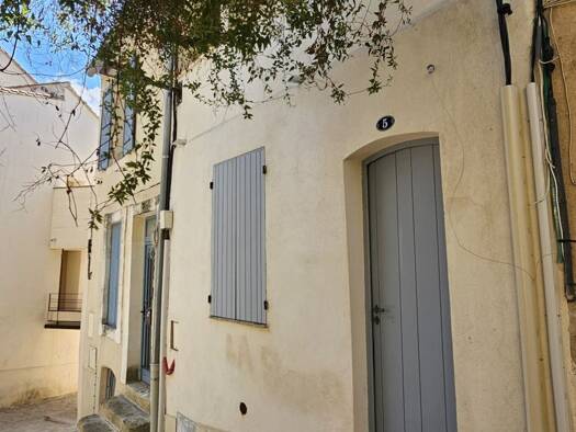 Triplex à vendre 115 797 € 1 pièce 94,2 m² Étage 1/3 Saint-Gilles 30800