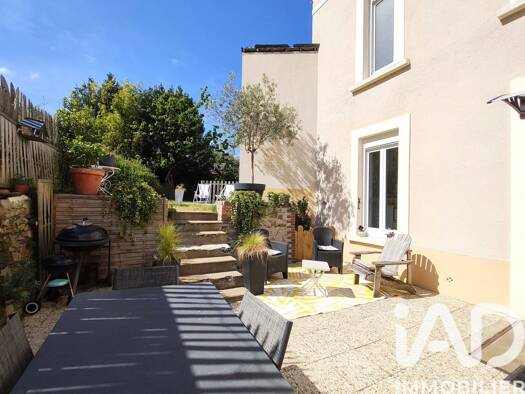 Maison de ville à vendre 352 000 € 8 pièces 6 chambres 219 m² 502 m² de terrain Sud Segré-en-Anjou Bleu 49500