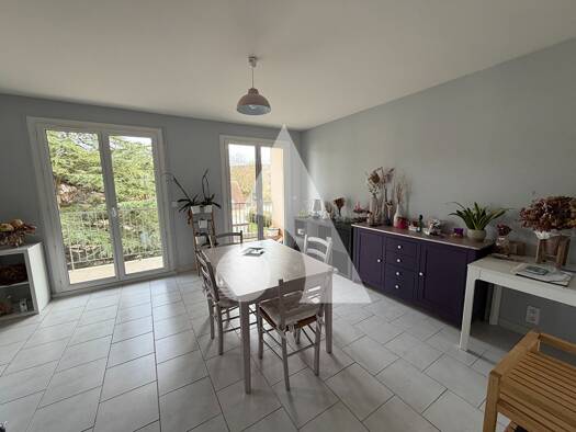 Appartement à vendre 106 000 € 3 pièces 2 chambres 74 m² Étage 2/2 Gravigny 27930