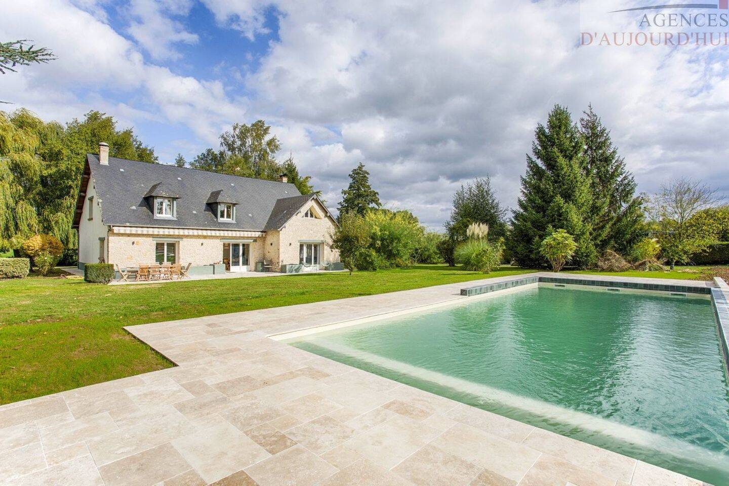 Maison à vendre, 265m², SAINT ETIENNE LA THILLAYE