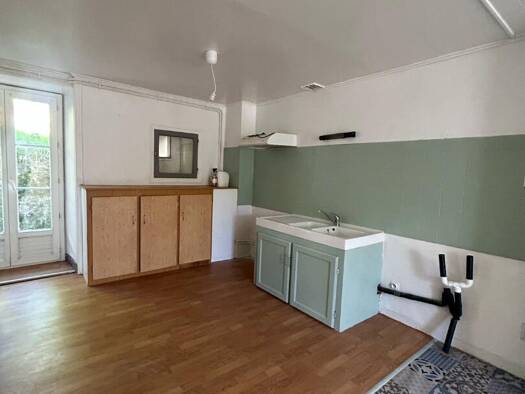 Appartement à louer 305 € 3 pièces 2 chambres 55 m² Étage 2/2 Laroquebrou 15150