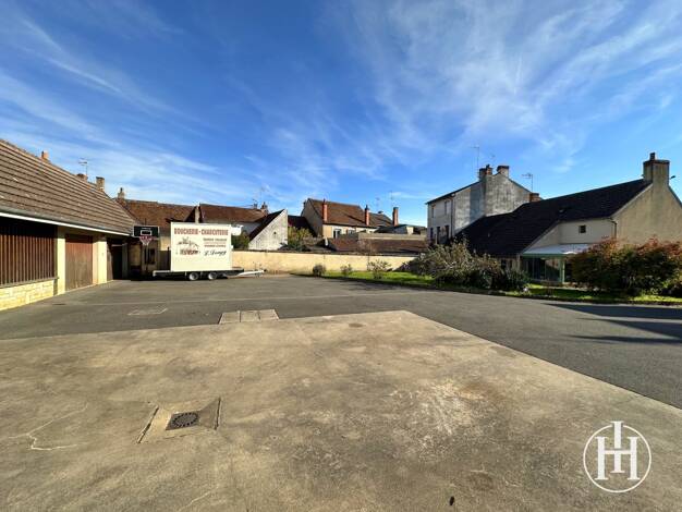 Maison à vendre 229 000 € 6 pièces 3 chambres 125 m² 900 m² de terrain Saint-Amand-Montrond 18200