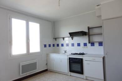 Appartement à louer 565 € 3 pièces 3 chambres 80 m² 1er étage Ruoms 07120