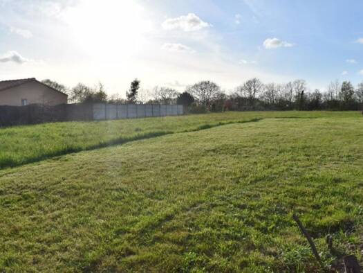 Terrain constructible viabilisé à vendre 94 000 € 550 m² de terrain Margaux-Cantenac 33460