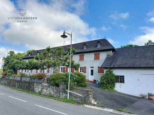 Immeuble à vendre 199 000 € 600 m² Oloron-Sainte-Marie 64400
