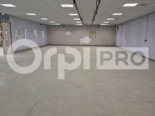 Entrepôt à louer 6 917 € 1 760 m² d'espace de stockage Saint-Martin-sur-le-Pré 51520