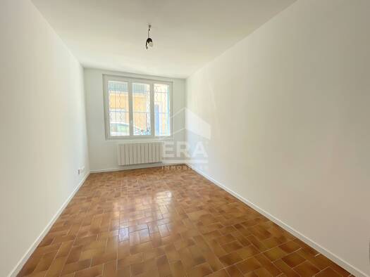 Appartement à vendre 105 000 € 1 pièce 33 m² RDC/2 Centre Ancien Pertuis 84120