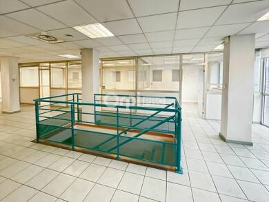 Local commercial à louer 4 122 € 310 m² de surface de vente Aubagne 13400