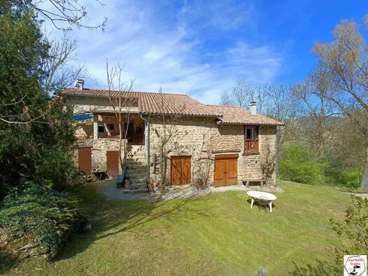 Maison à vendre 239 000 € 5 pièces 2 chambres 139 m² 660 m² de terrain Le Crestet 07270