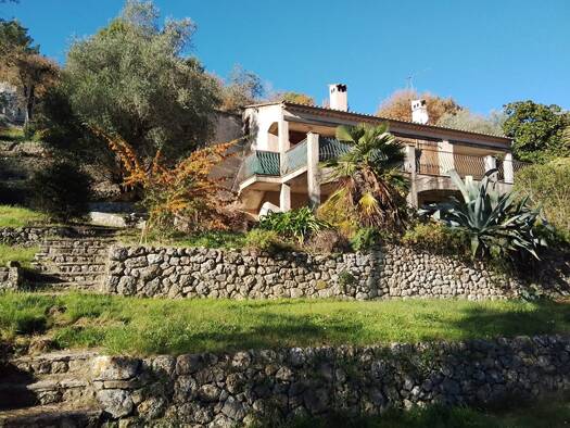 Maison à louer 1 990 € 5 pièces 3 chambres 92 m² 1 500 m² de terrain Le Bar sur Loup 06620