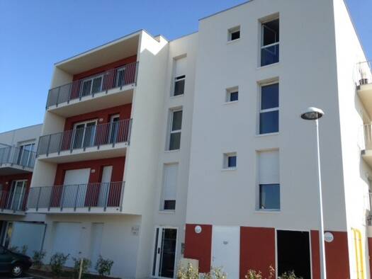 Appartement à louer 655 € 3 pièces 2 chambres 57 m² Étage 1/3 Sainte Pezenne Niort 79000