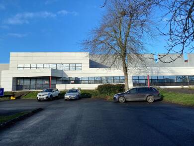 Local d'activités à louer 2 500 € 400 m² d'espace de stockage Niort 79000