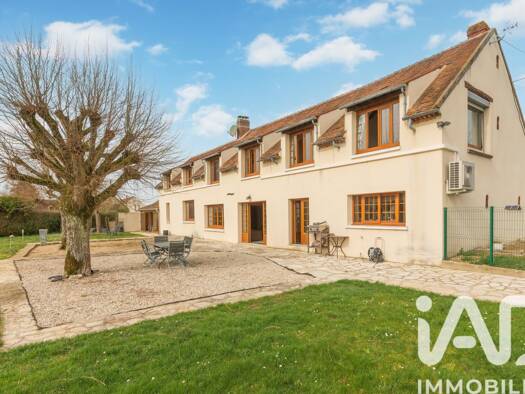 Maison à vendre 460 000 € 10 pièces 6 chambres 275 m² 2 250 m² de terrain Villebéon 77710
