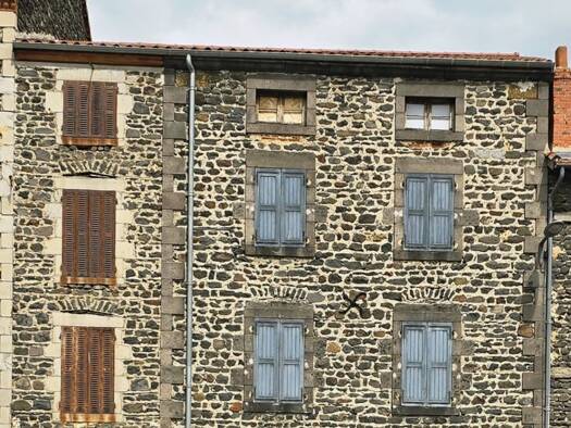 Immeuble à vendre 66 500 € 220 m² Saint-Georges-d'Aurac 43230