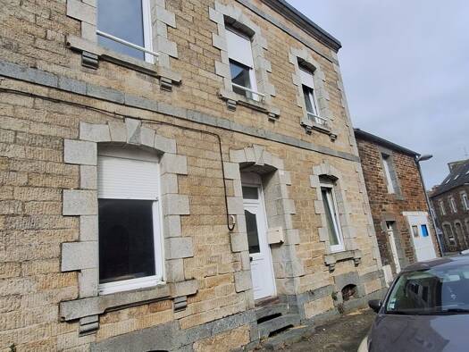 Immeuble à vendre 100 000 € 200 m² Plénée-Jugon 22640