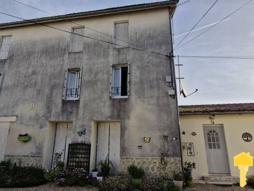 Maison à vendre 149 900 € 4 pièces 3 chambres 118 m² Saint-Fort-sur-Gironde 17240