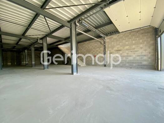 Local d'activités à louer 2 900 € 255 m² d'espace de stockage Alery-sous-Alery Annecy 74960