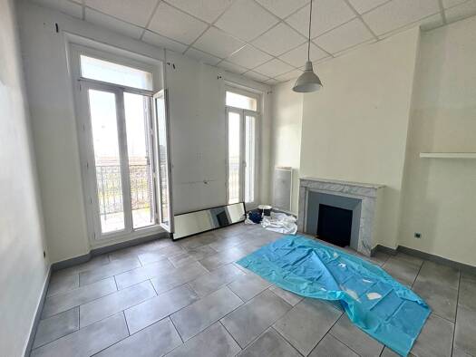Appartement à louer 770 € 2 pièces 1 chambre 42 m² Étage 3/4 Arenc Marseille 2ème arrondissement 13002