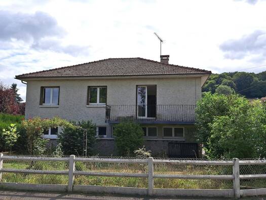 Maison à vendre 174 000 € 5 pièces 4 chambres 97 m² 679 m² de terrain Jussac 15250