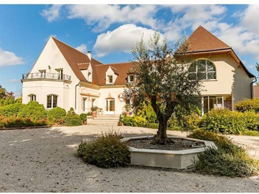 Villa à vendre 1 677 000 € 9 pièces 5 chambres 505 m² 4 753 m² de terrain Crépy-en-Valois 60800