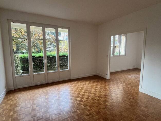 Appartement à louer 2 300 € 4 pièces 2 chambres 85 m² RDC/4 Place Louis XIV Saint-Germain-en-Laye 78100
