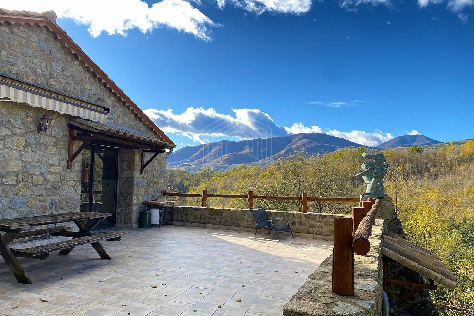 Maison à vendre, 163m², SAINT LAURENT DE CERDANS