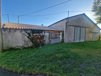 Maison de plain-pied à vendre 76 900 € 3 pièces 1 chambre 202 m² 5 171 m² de terrain Blaye 33390