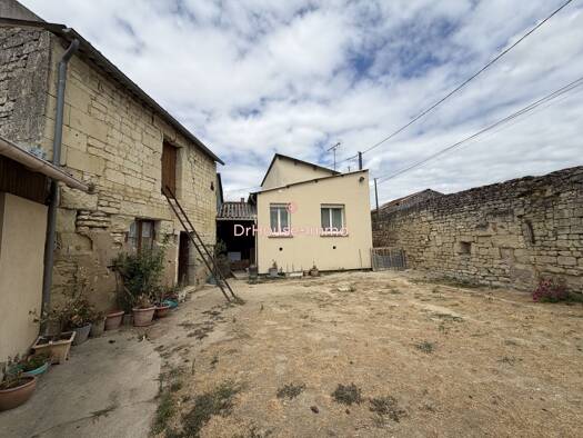 Maison à vendre 73 000 € 4 pièces 3 chambres 86 m² 975 m² de terrain Saint-Léger-de-Montbrillais 86120