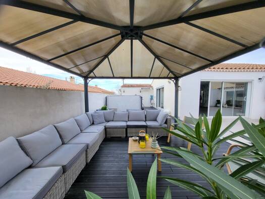 Villa à vendre 639 000 € 7 pièces 4 chambres 223 m² 505 m² de terrain Estroublans Vitrolles 13127