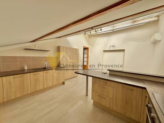 Appartement à louer 965 € 3 pièces 2 chambres 69,9 m² Étage 2/2 Est Nord Vaison-la-Romaine 84110