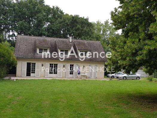 Maison à vendre 312 000 € 7 pièces 6 chambres 171 m² 42 610 m² de terrain Triguères 45220