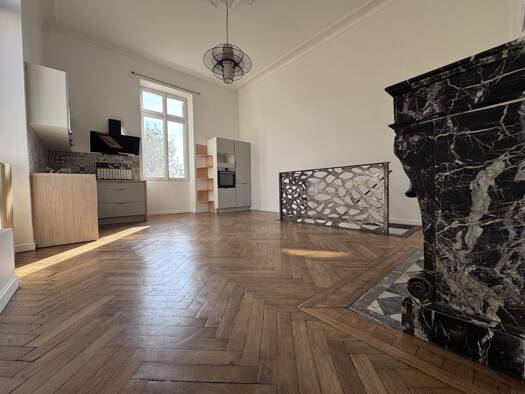 Duplex à vendre 240 000 € 4 pièces 1 chambre 84 m² RDC/2 Dax 40100