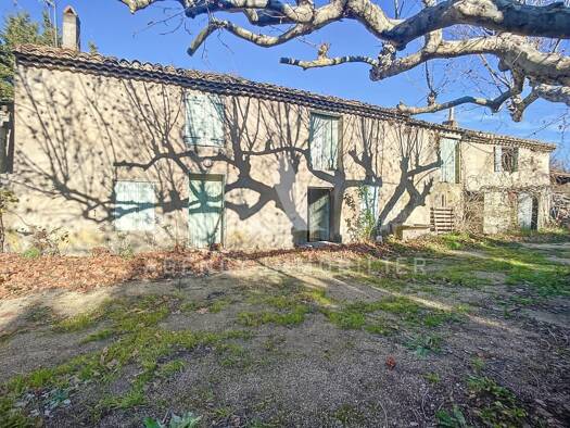 Maison à vendre 245 000 € 2 pièces 150 m² 3 000 m² de terrain Verquières 13670
